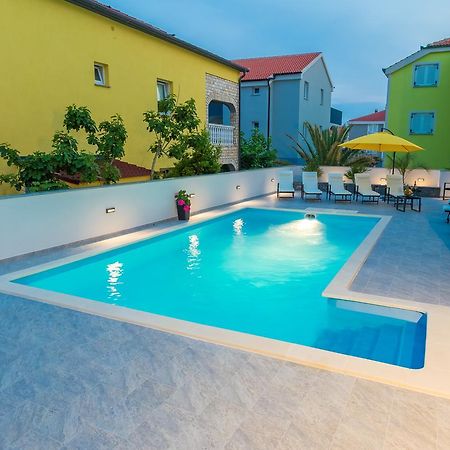 Lucky Luke Pool Apartments Novalja Bagian luar foto