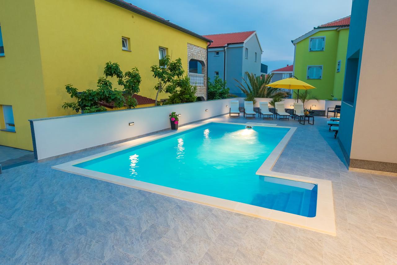 Lucky Luke Pool Apartments Novalja Bagian luar foto