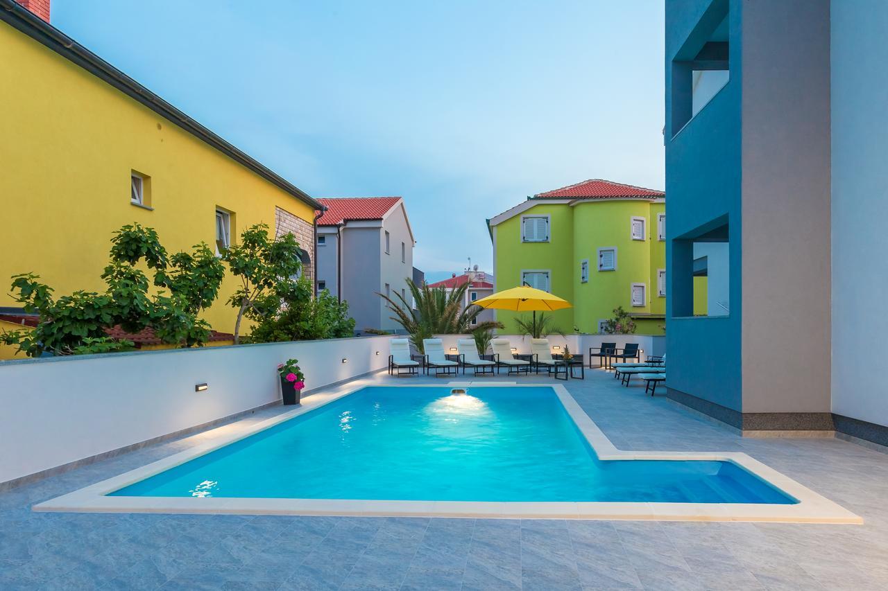 Lucky Luke Pool Apartments Novalja Bagian luar foto